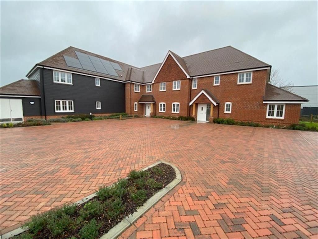 1 bed flat for sale in Lorimer Avenue, Cranleigh, Surrey GU6 Zoopla