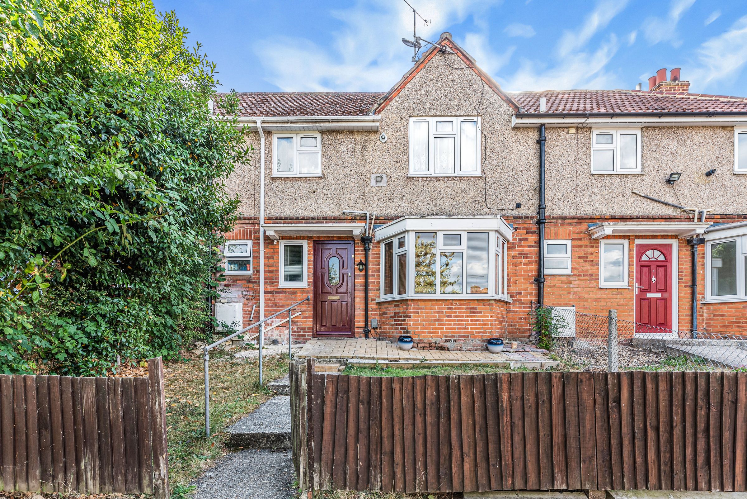 3 bed terraced house for sale in Lyndhurst Road, Tilehurst, Reading