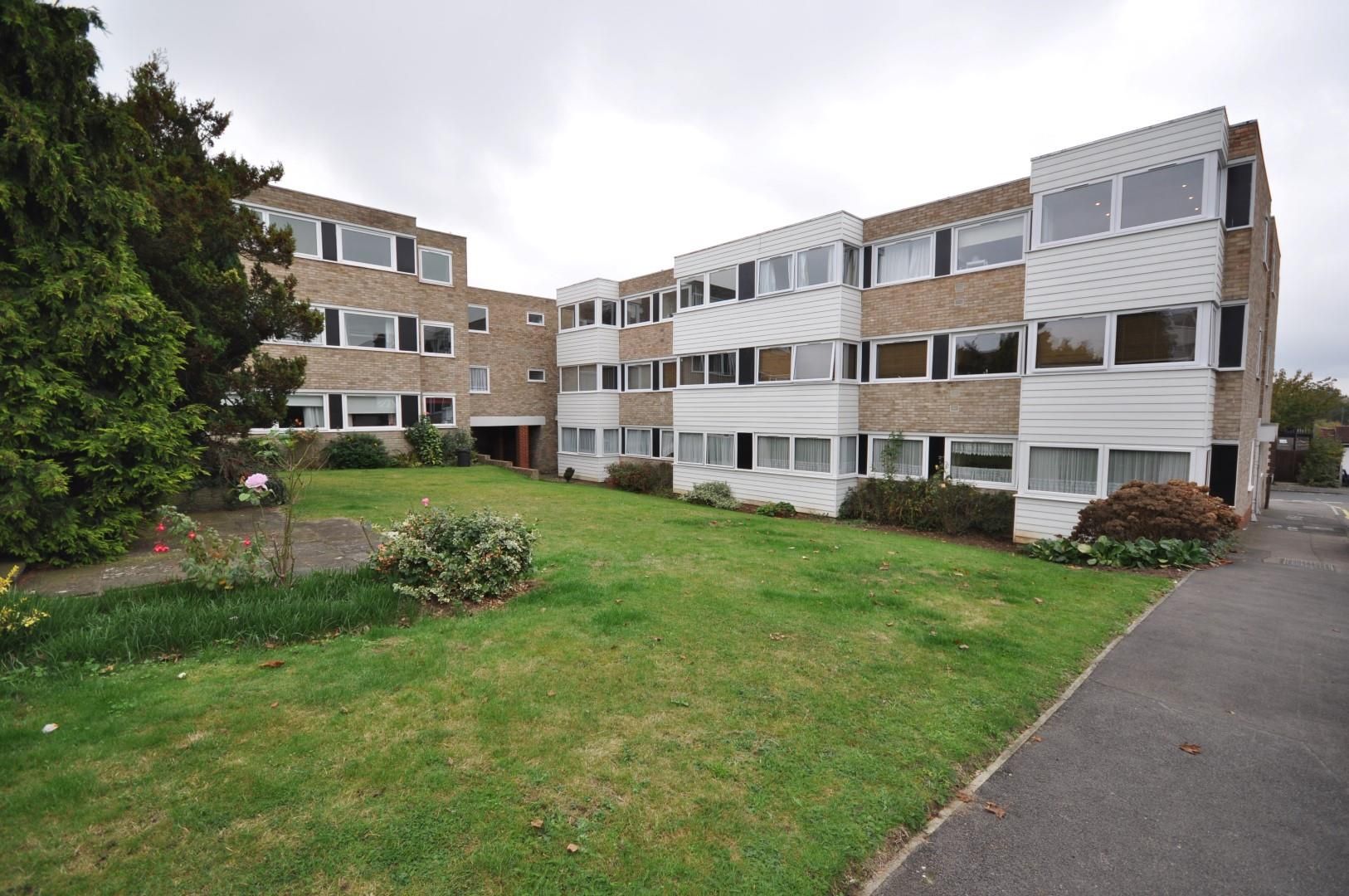 2 bed flat to rent in Carlton Close, Upminster RM14 Zoopla