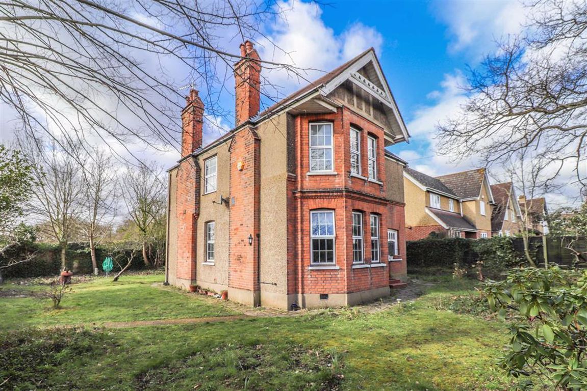 4 bed detached house for sale in Longfield Lane, Cheshunt