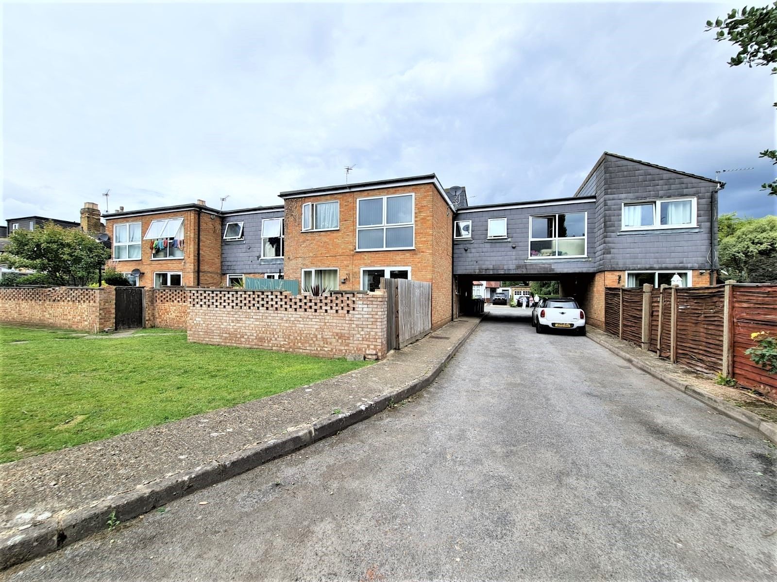 2 bed flat to rent in Grange Court, Egham TW20 Zoopla