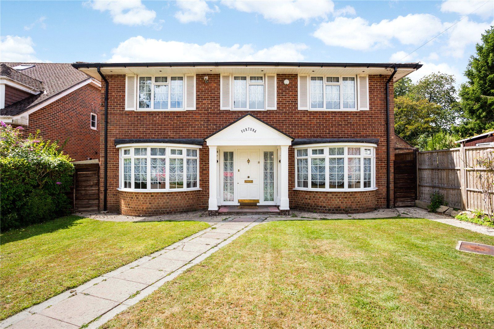 4 bed detached house for sale in Baughurst Road, Baughurst, Tadley