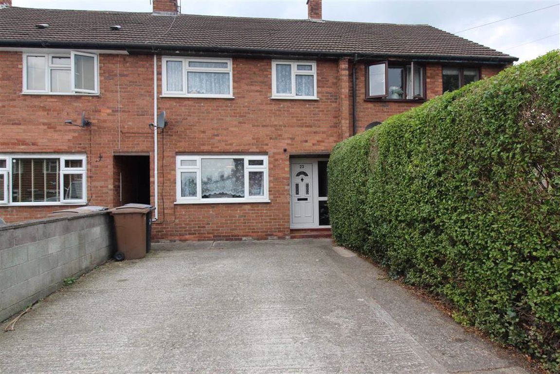 3 bed terraced house to rent in Western Avenue, Whittington, Oswestry