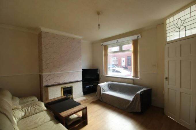 Wallace Street, Oldham OL8  