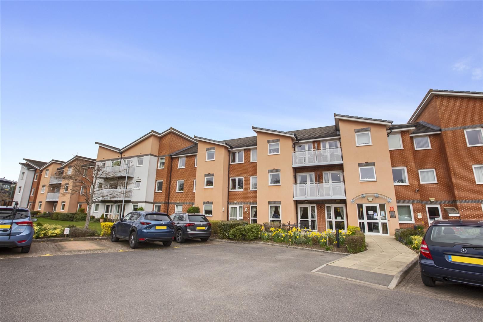 1 bed flat for sale in Benedict Court, Western Avenue, Newbury RG14