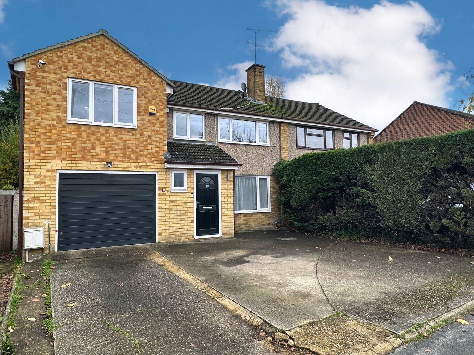 4 bed semidetached house for sale in West Heath Road, Farnborough