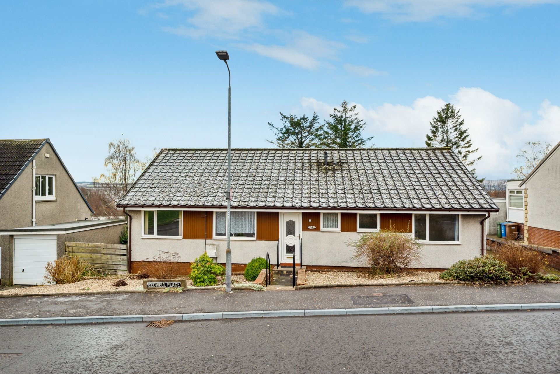 3 bed bungalow for sale in Redwell Place, Alloa, Clackmannanshire FK10