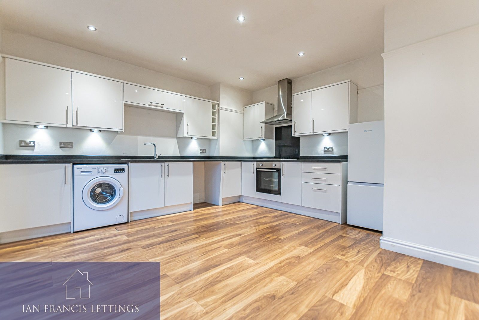 3 bed semidetached bungalow to rent in Jean Avenue, Pennington, Leigh