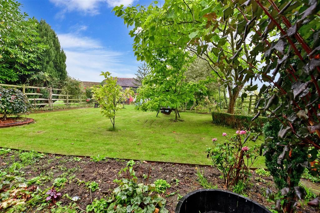4 bed property for sale in Bells Farm Road, East Peckham, Tonbridge