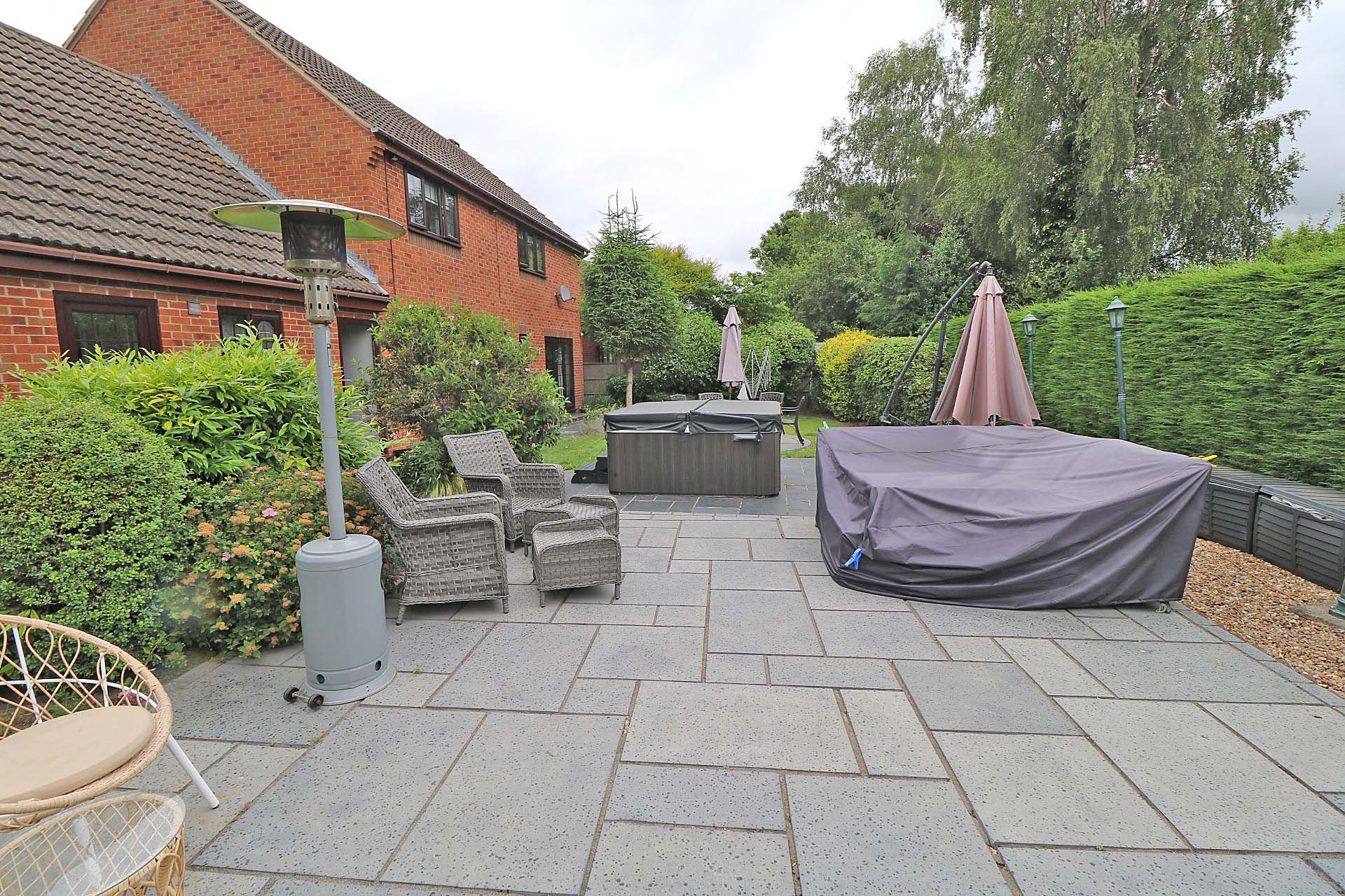 4 bed detached house for sale in Westmoreland Close, Westwoodside