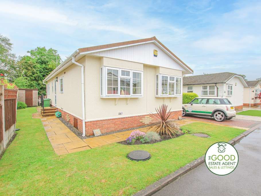 2 bed mobile/park home for sale in Newlands, Mossways Park, Wilmslow