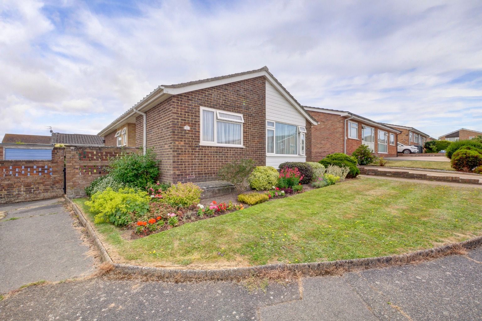 3 bed detached bungalow for sale in Oldfield Crescent, Hailsham, East