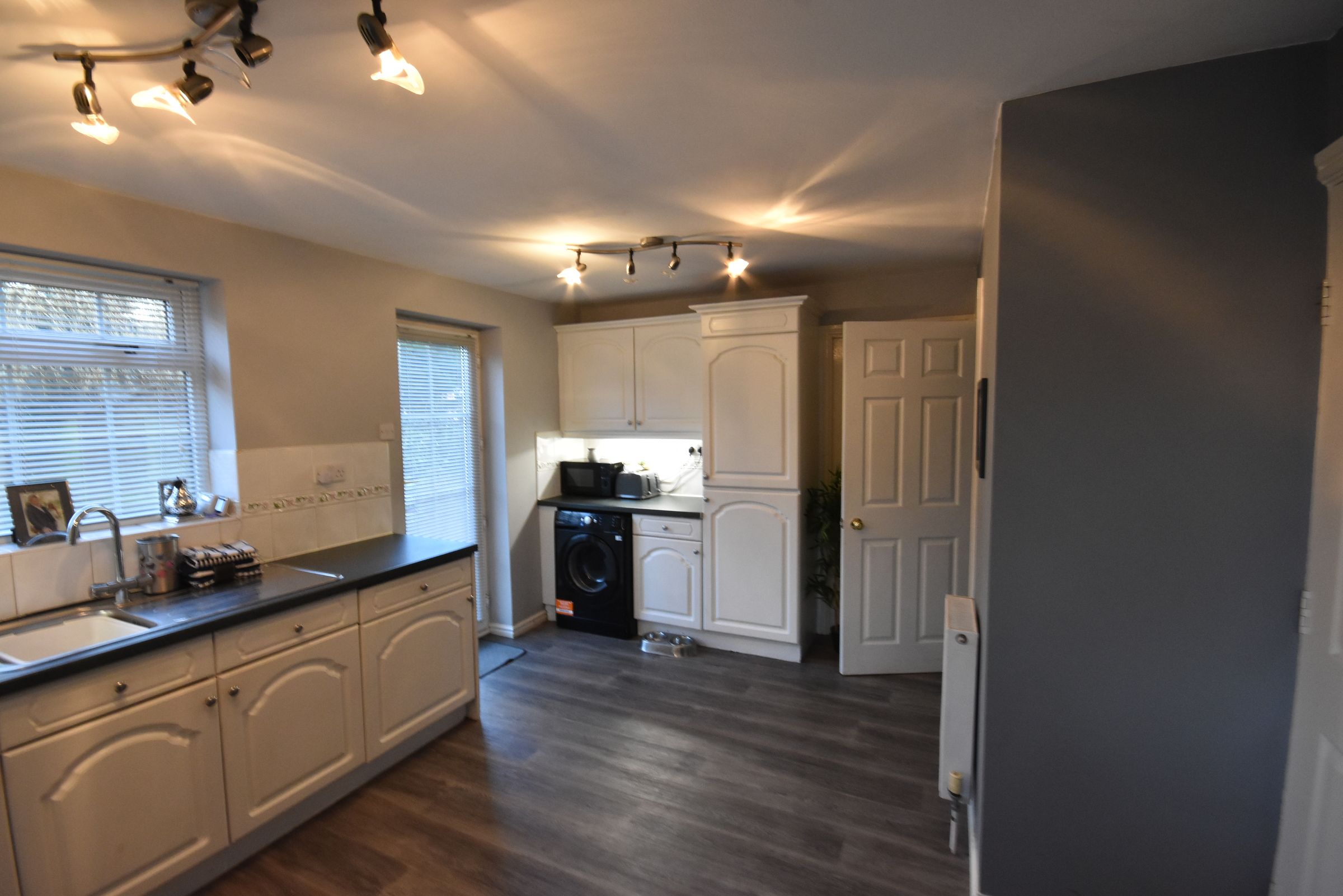 4 bed detached house to rent in Sherbourne Avenue, Bramley, Rotherham