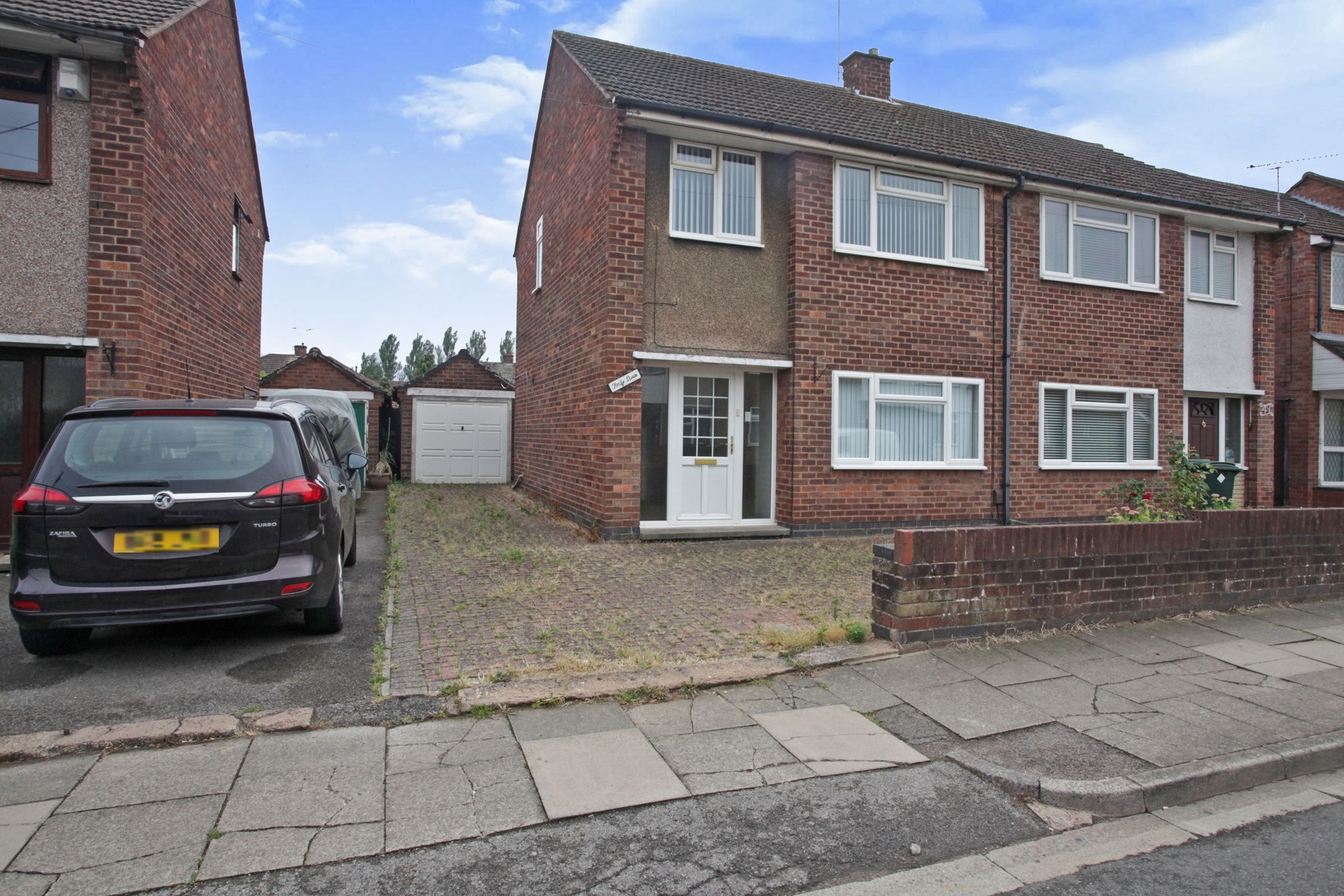 3 bed semidetached house for sale in Charlewood Road, Whitmore Park