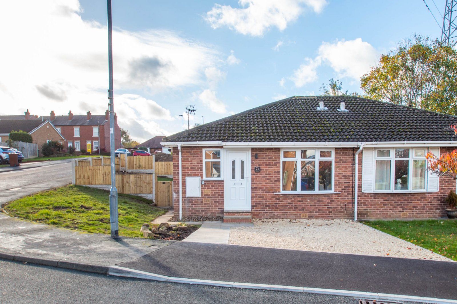 2 bed bungalow to rent in Rockwood Crescent, Calder Grove, Wakefield, West Yorkshire WF4 Zoopla