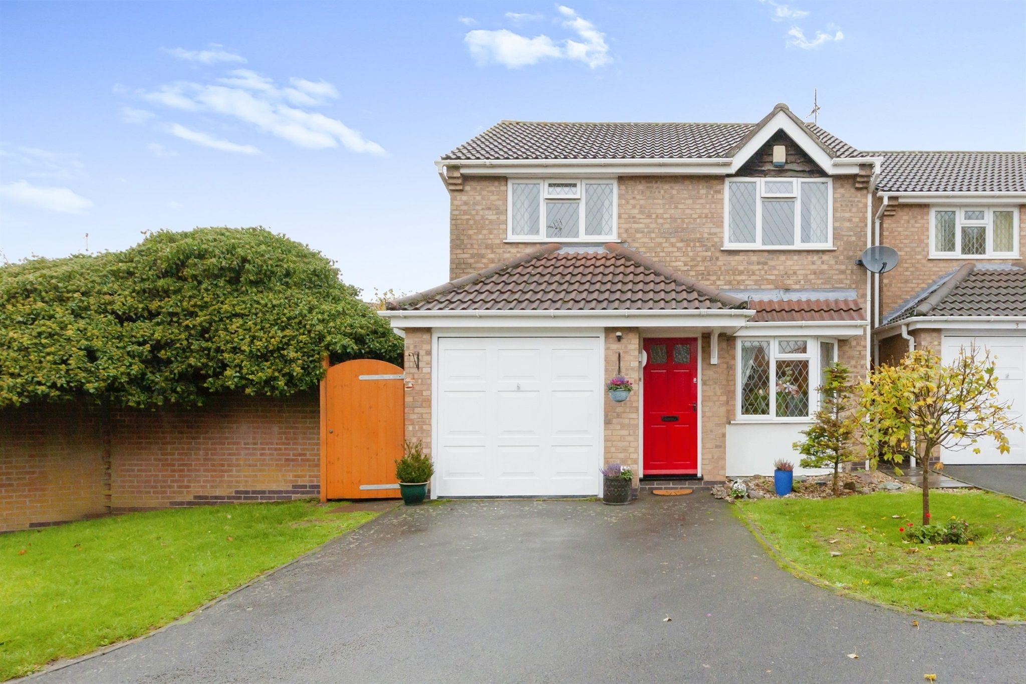 3 bed detached house for sale in Beatty Close, Hinckley LE10 Zoopla