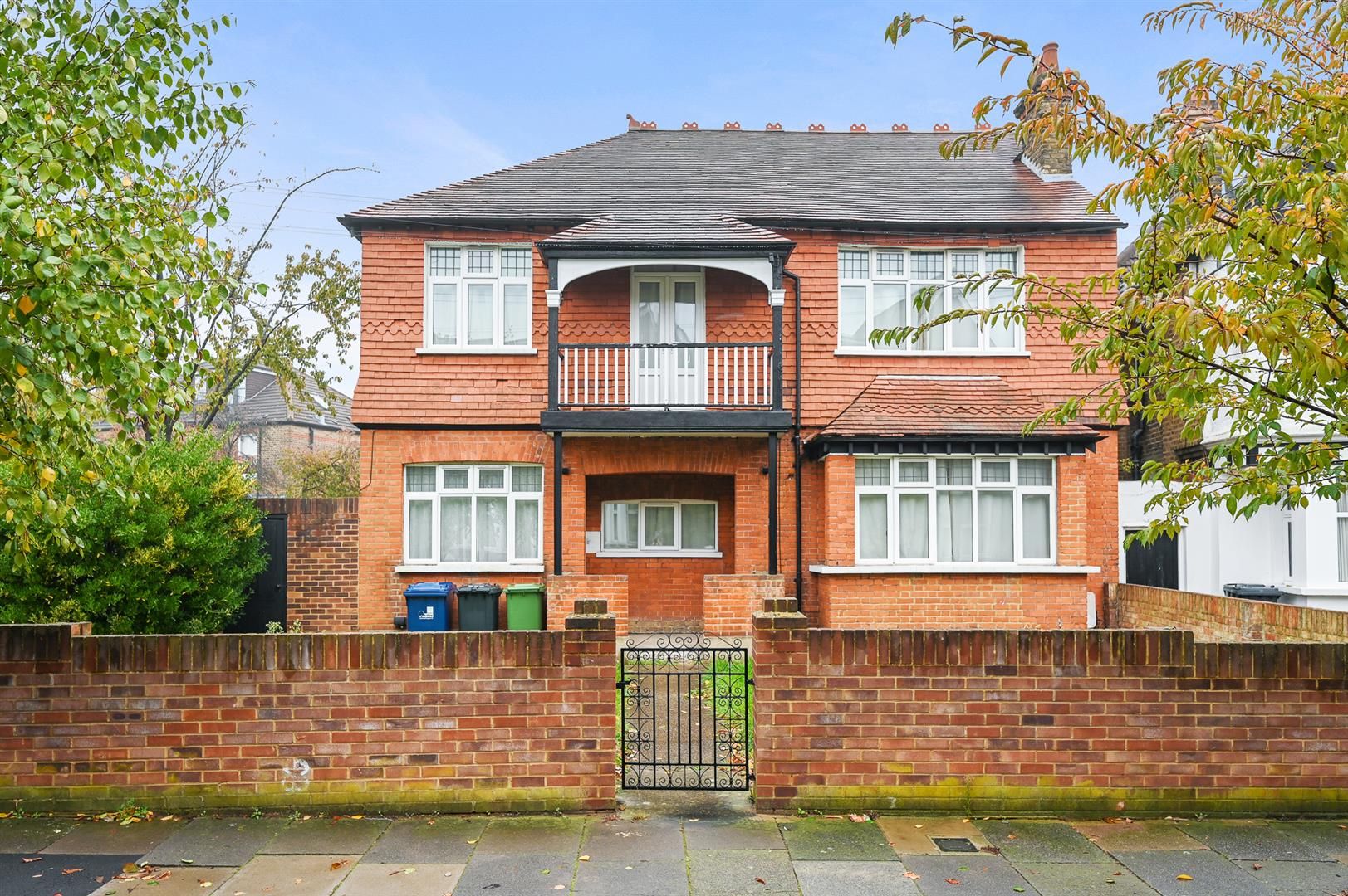 4 bed detached house for sale in Cumberland Park, London W3 Zoopla