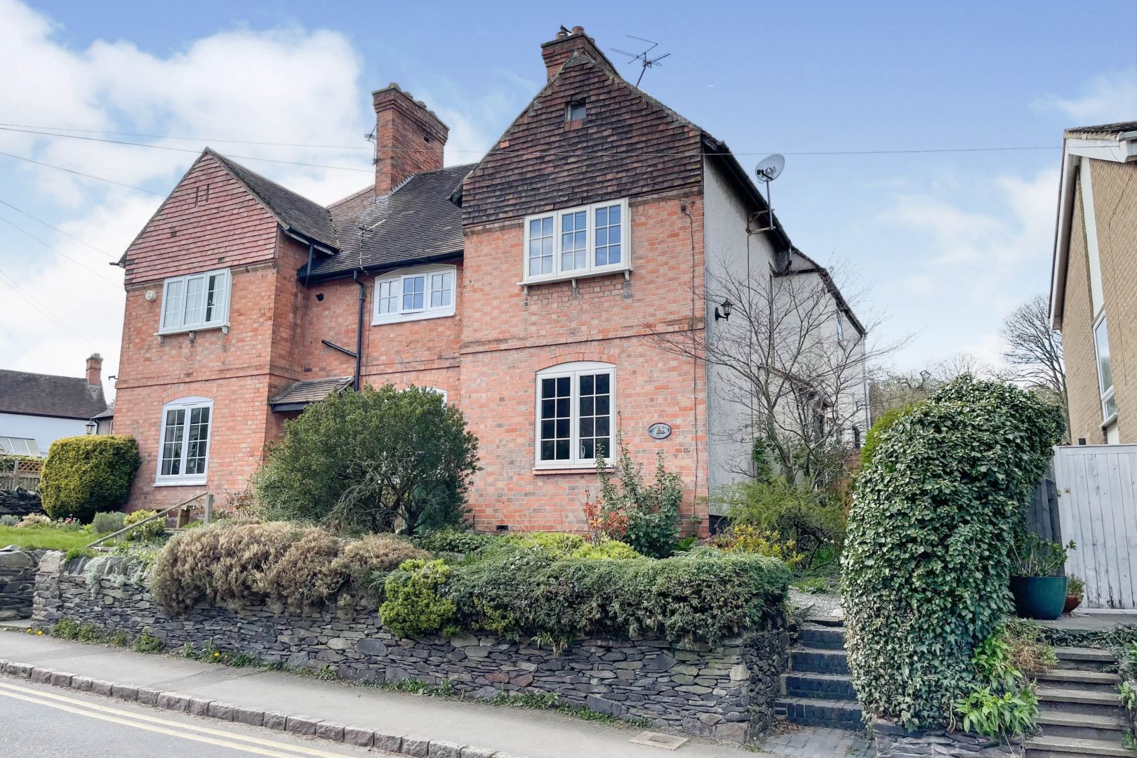 3 bed cottage for sale in Maplewell Road, Woodhouse Eaves, Loughborough