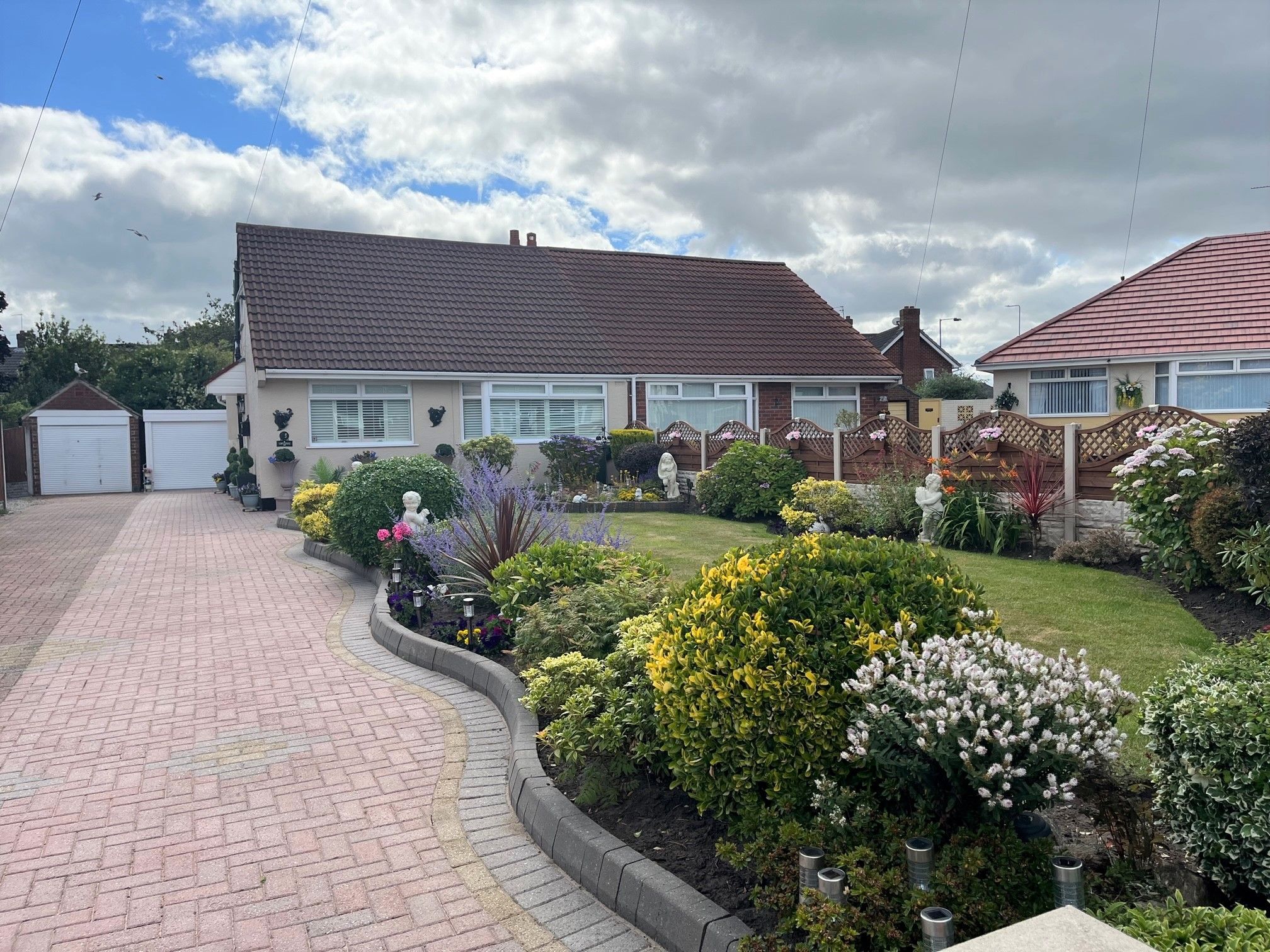 2 bed semidetached bungalow for sale in Howells Close, Maghull