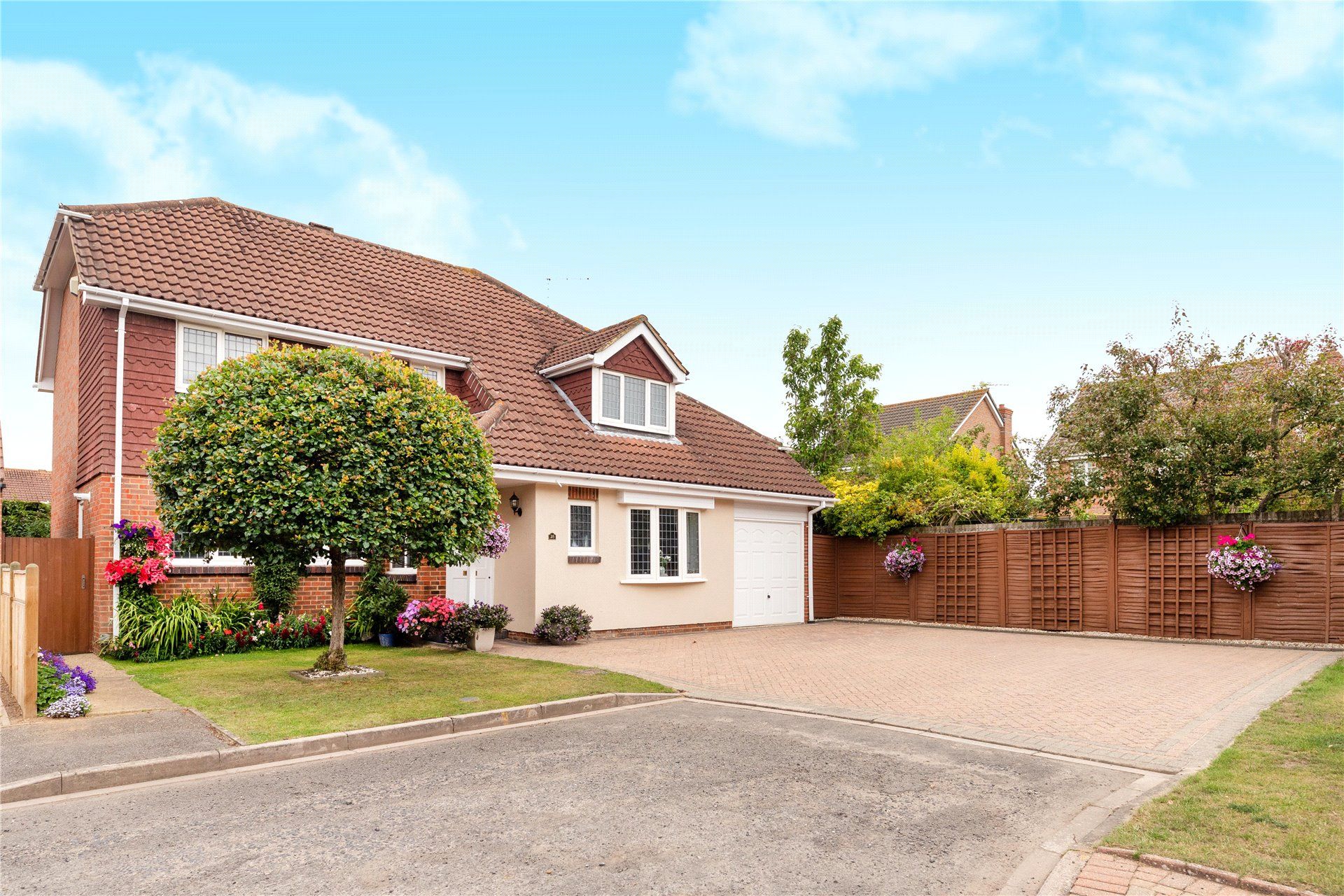 4 bed detached house for sale in Loosen Drive, Maidenhead, Berkshire