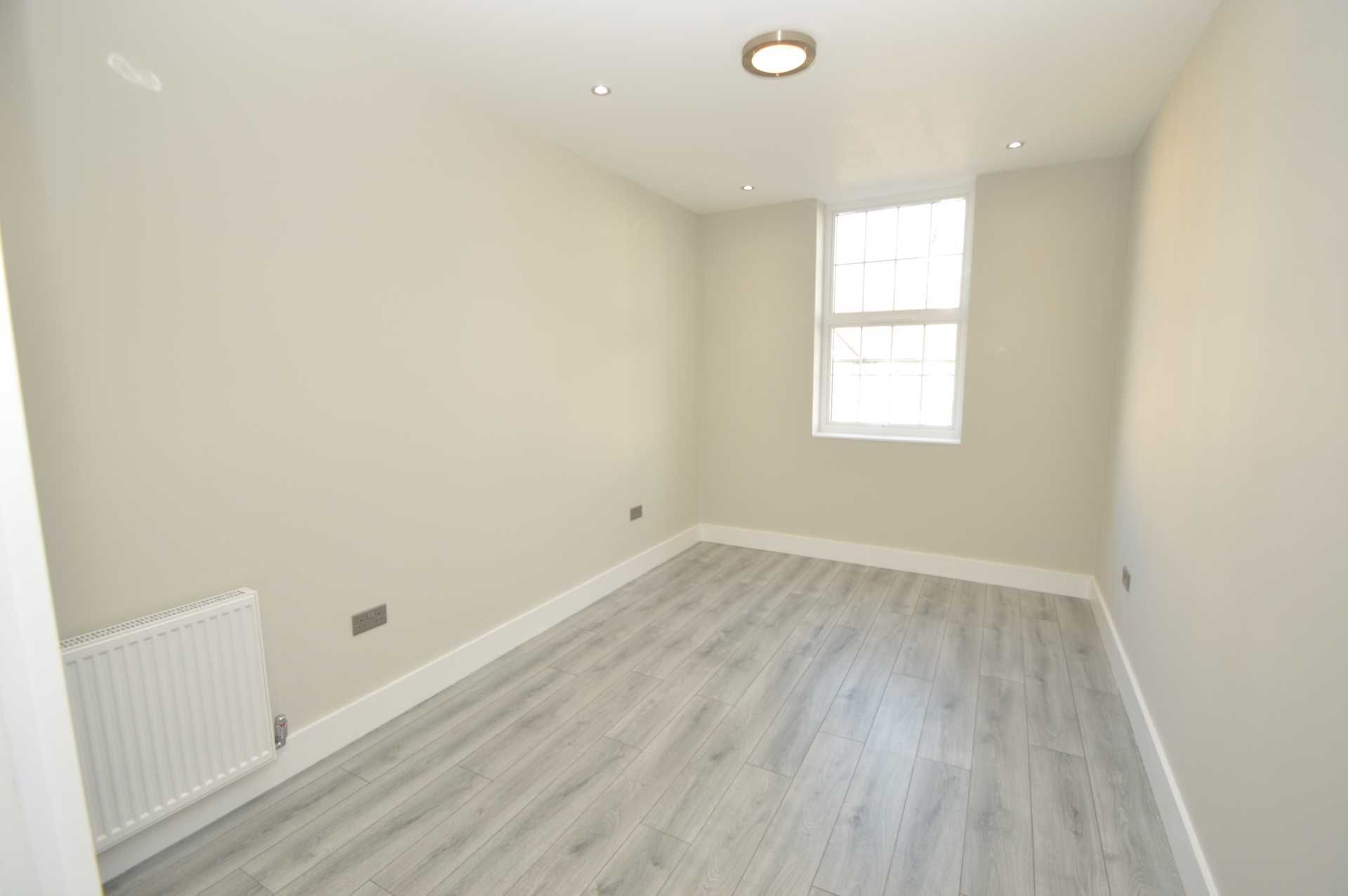 2 bed flat to rent in High Street, Dorking RH4 Zoopla