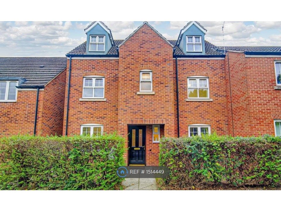 5 bed semidetached house to rent in Leeming Walk Kingsway, Quedgeley