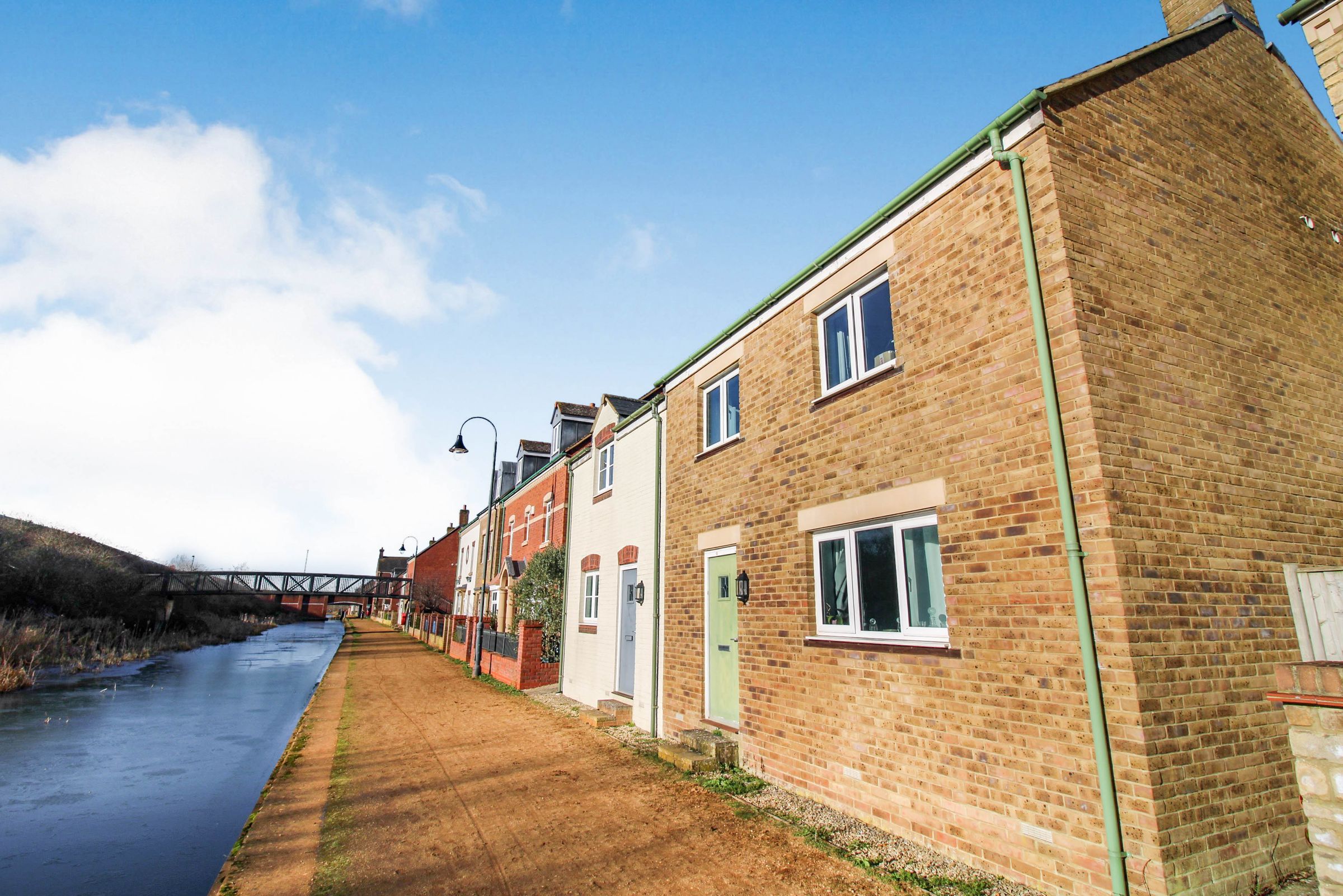 3 bed semidetached house for sale in Mattocks Path, East Wichel