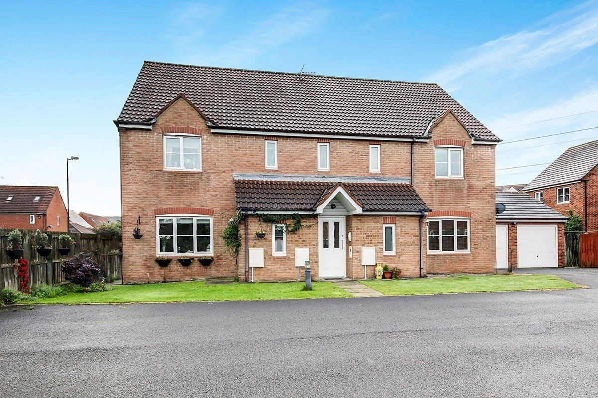 2 bed flat for sale in Heathfield, West Allotment, Newcastle Upon Tyne