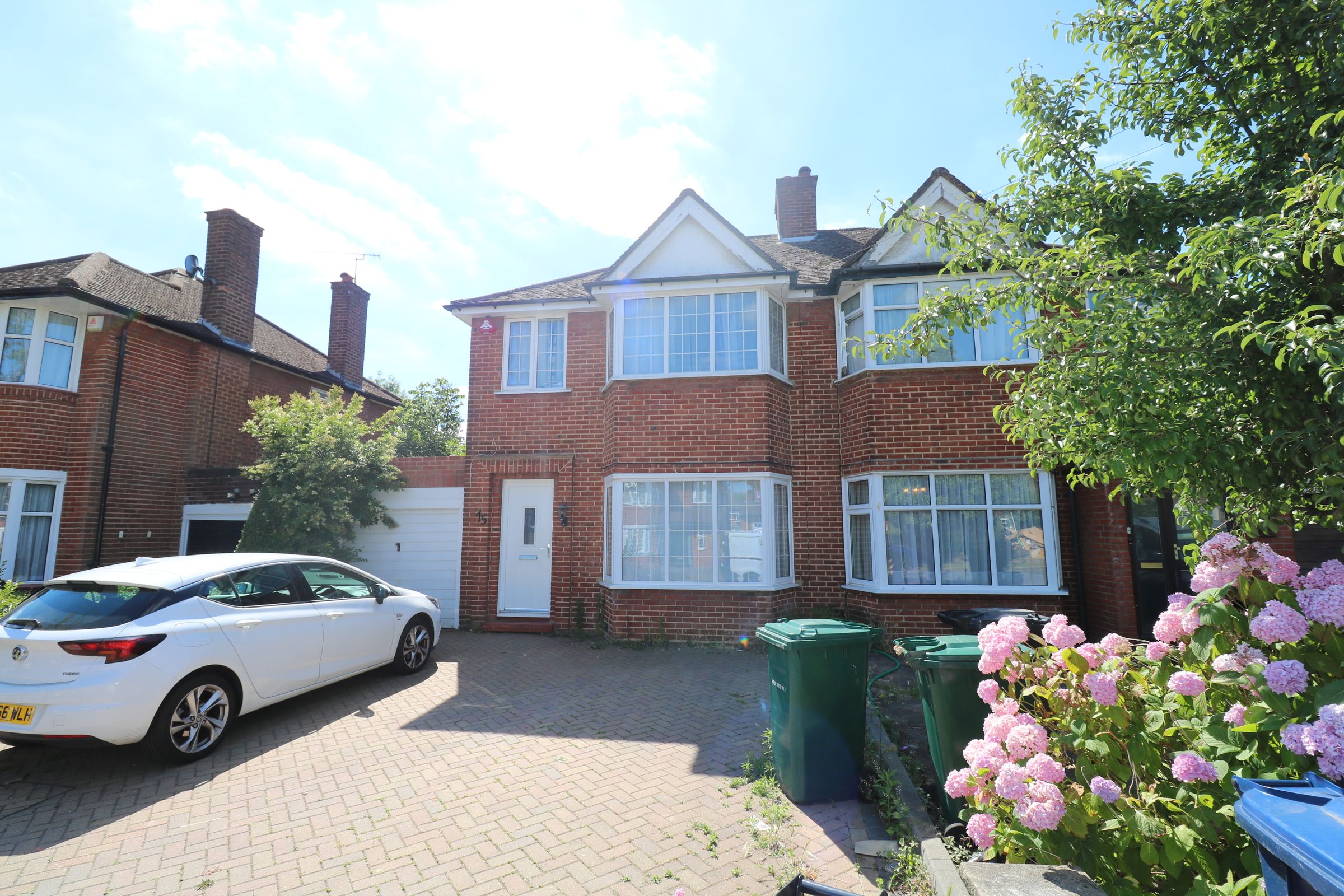 3 bed semidetached house to rent in Francklyn Gardens, Edgware HA8