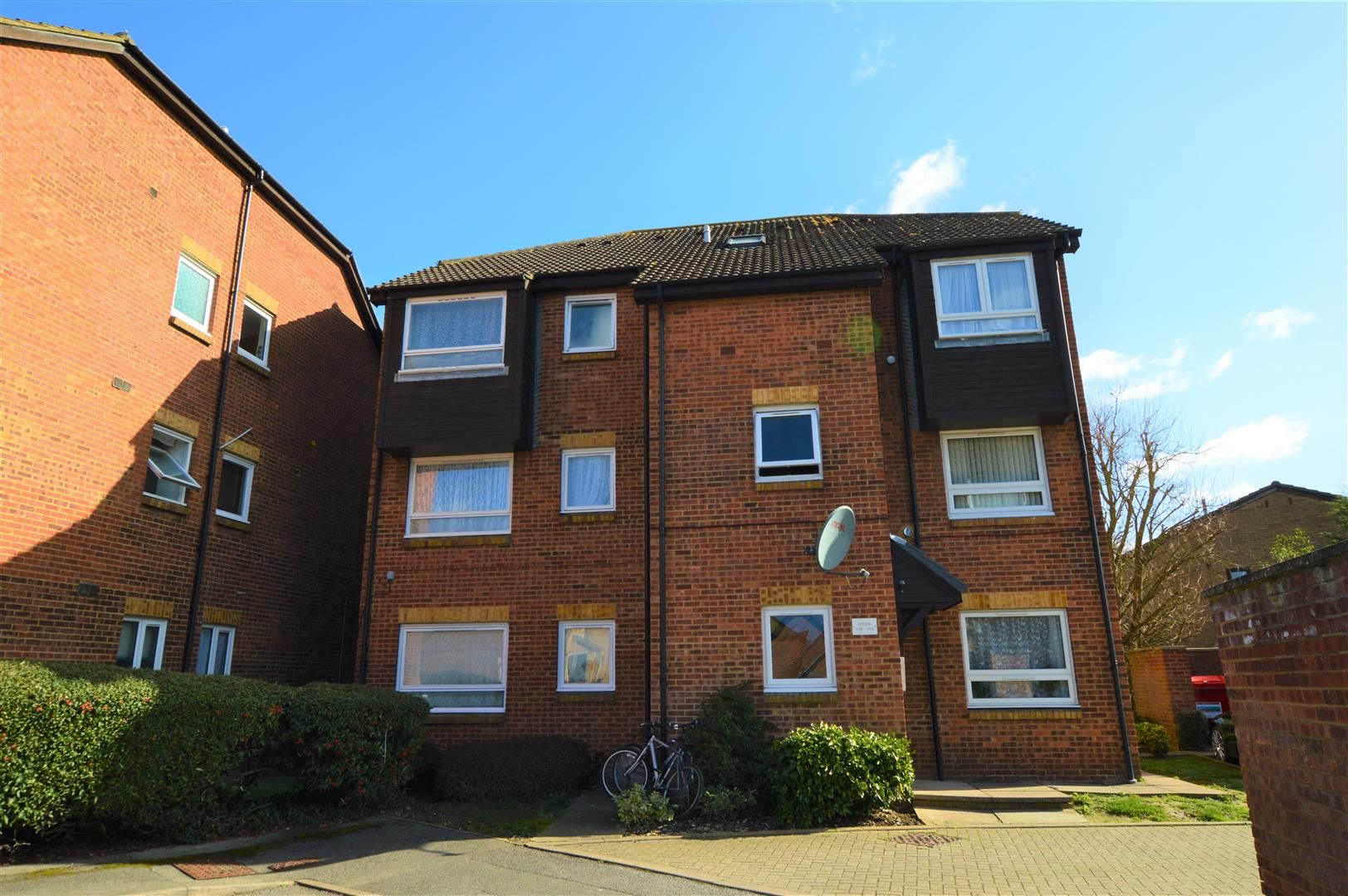 Studio to rent in Braemar Gardens, Cippenham, Slough SL1 Zoopla