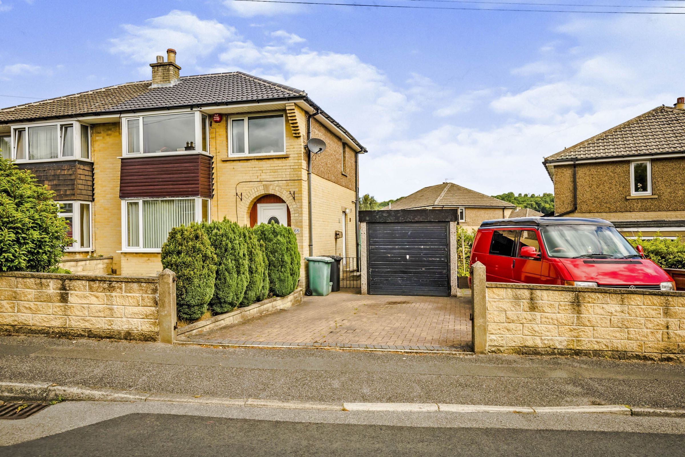 3 bed semidetached house for sale in Thorpe Green Drive, Huddersfield