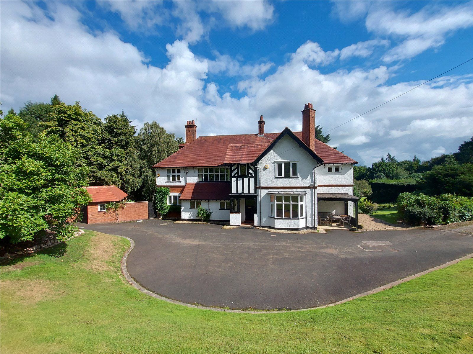 5 bed detached house to rent in Monument Lane, Lickey, Birmingham, West