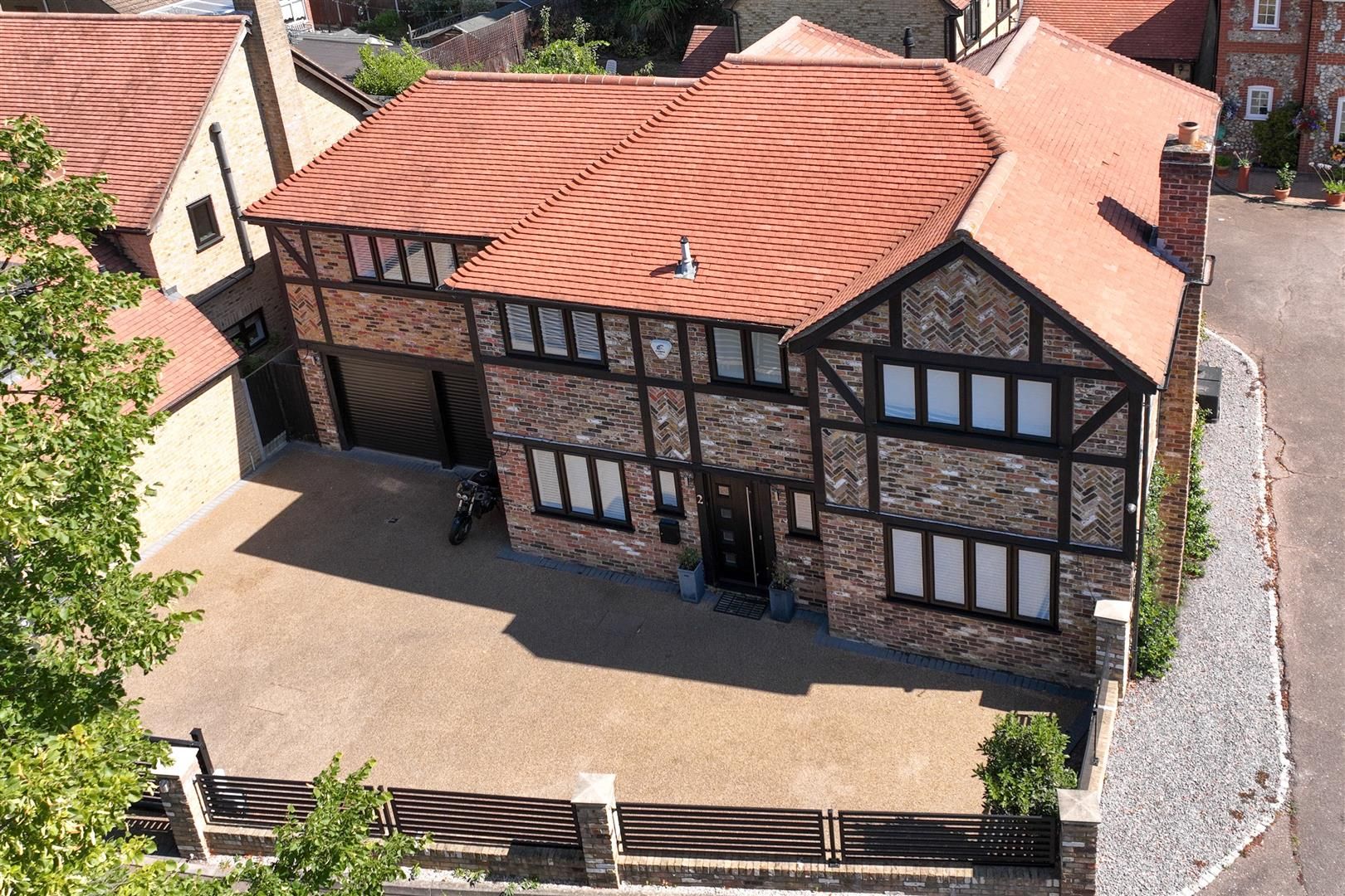 4 bed detached house for sale in Lambourne Close, Chigwell IG7 Zoopla