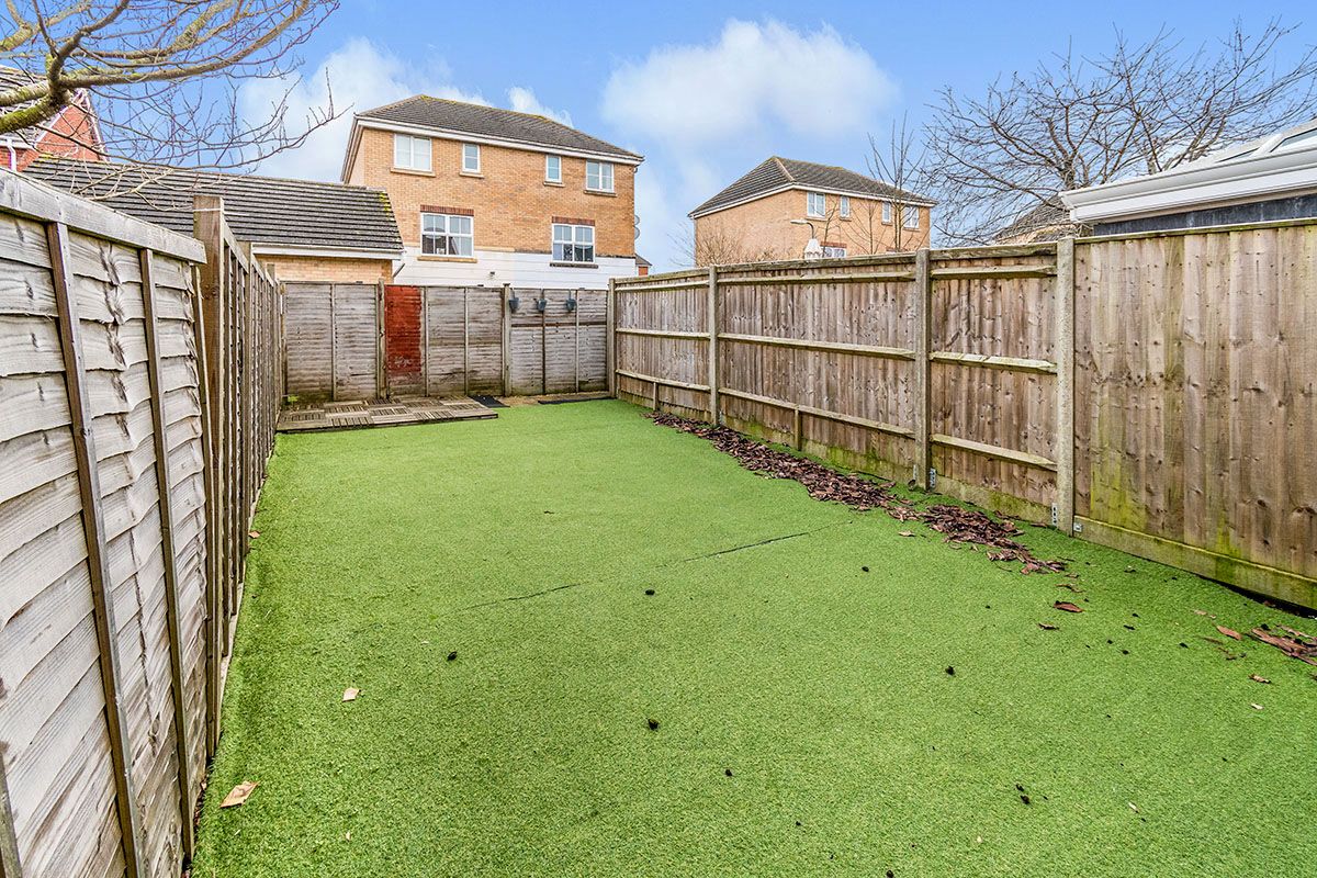 4 bed terraced house for sale in Blunt Road, Beggarwood, Basingstoke