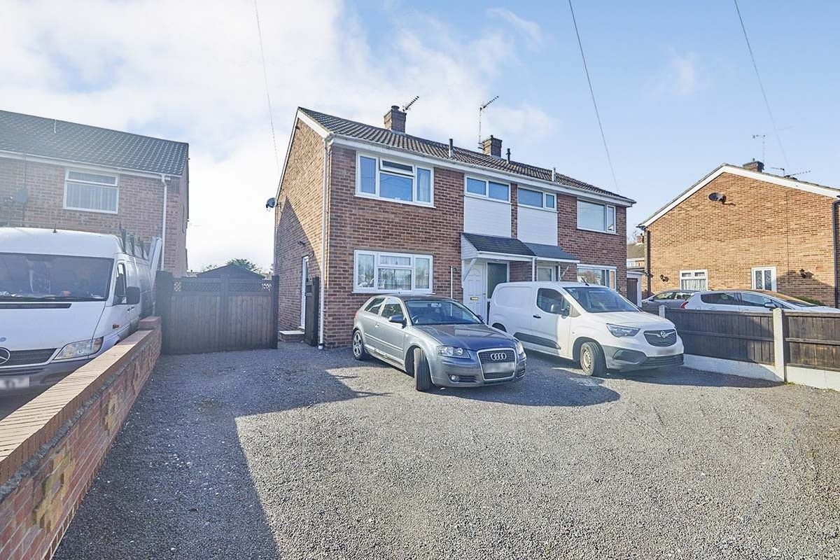 3 bed semidetached house for sale in The Lawns, RollestonOnDove