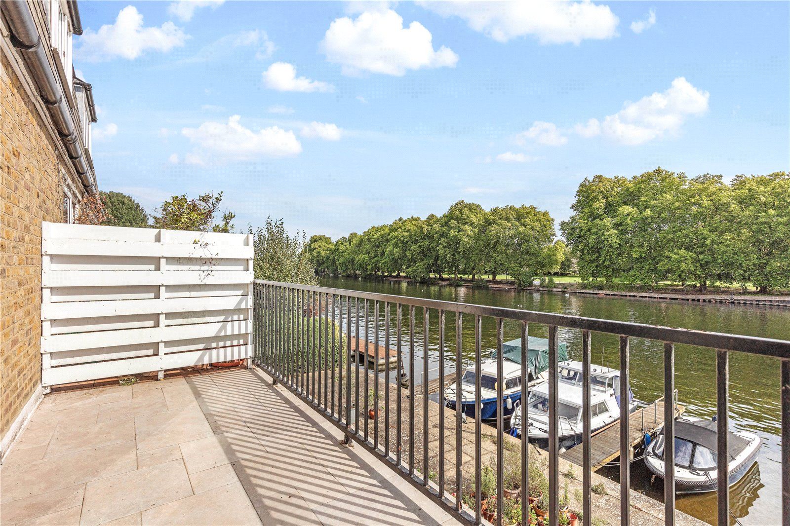 2 bed flat to rent in Salamander Quay, Lower Teddington Road, Kingston