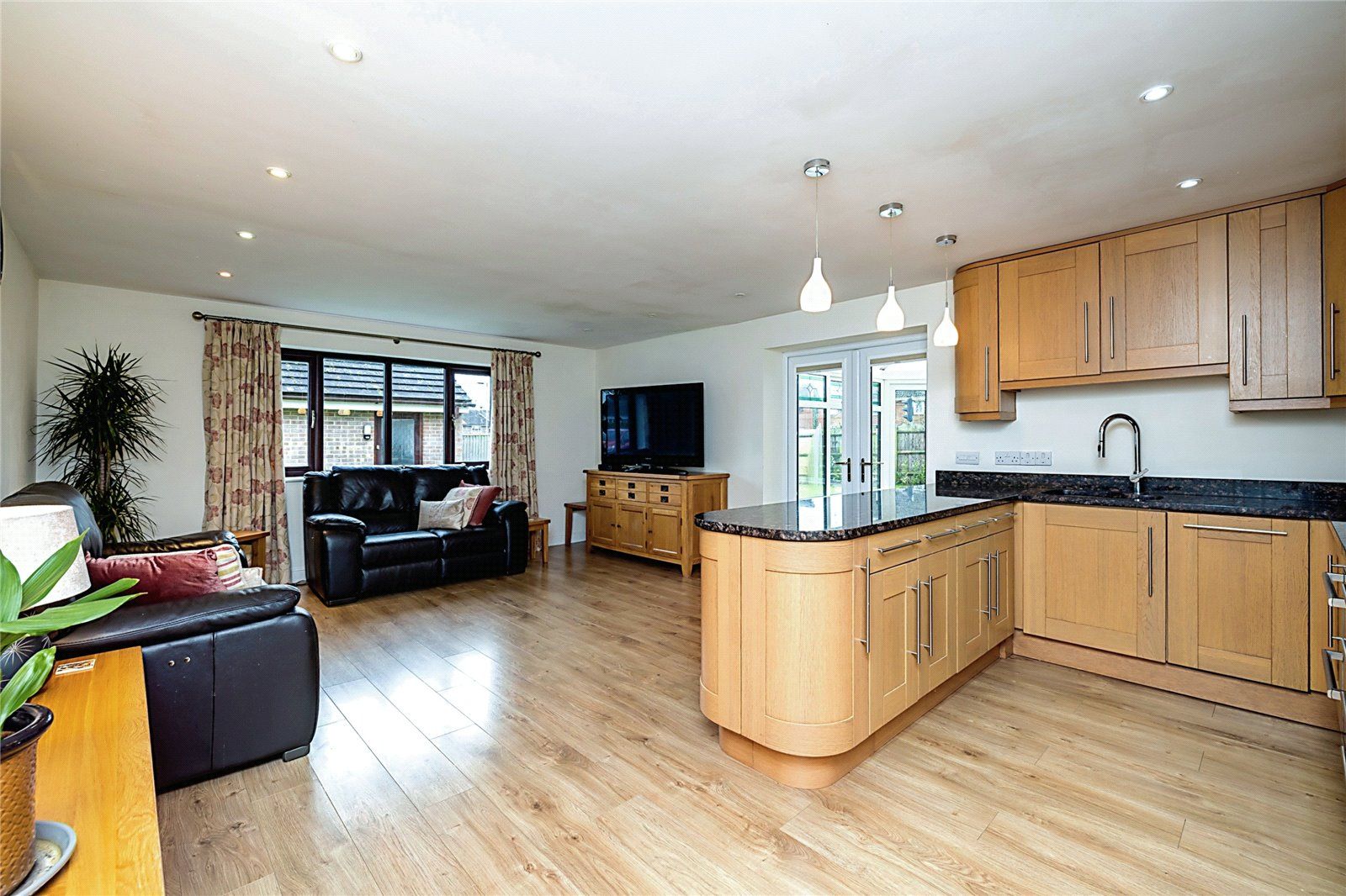 3 bed bungalow to rent in Chaucer Close, Bicester, Oxfordshire OX26