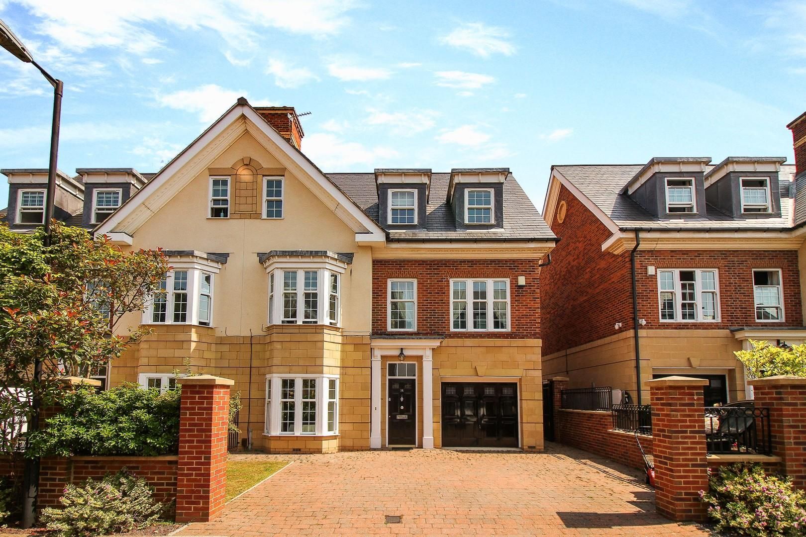 Grove Park Square, Gosforth, Newcastle Upon Tyne NE3  