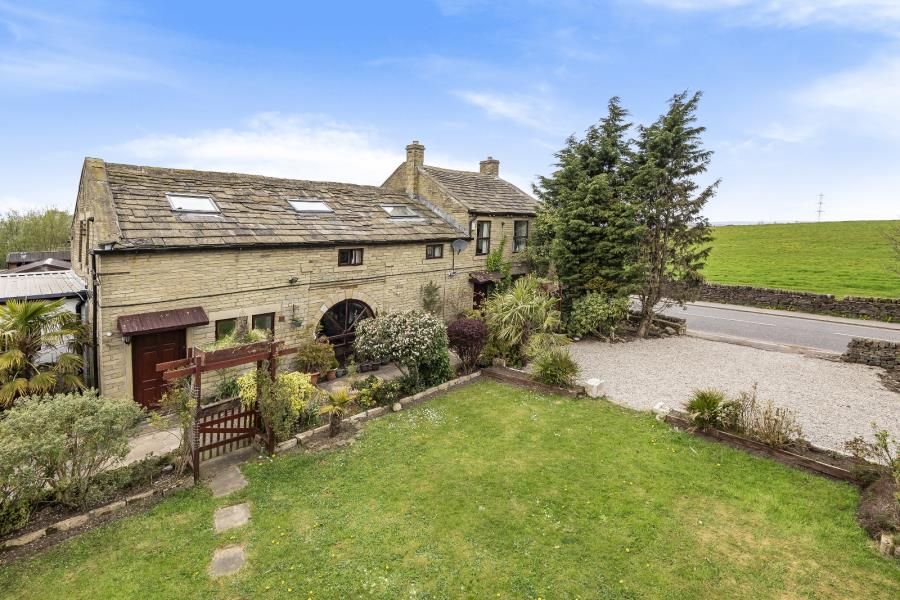 4 bed detached house for sale in Harecroft, Wilsden BD15 Zoopla