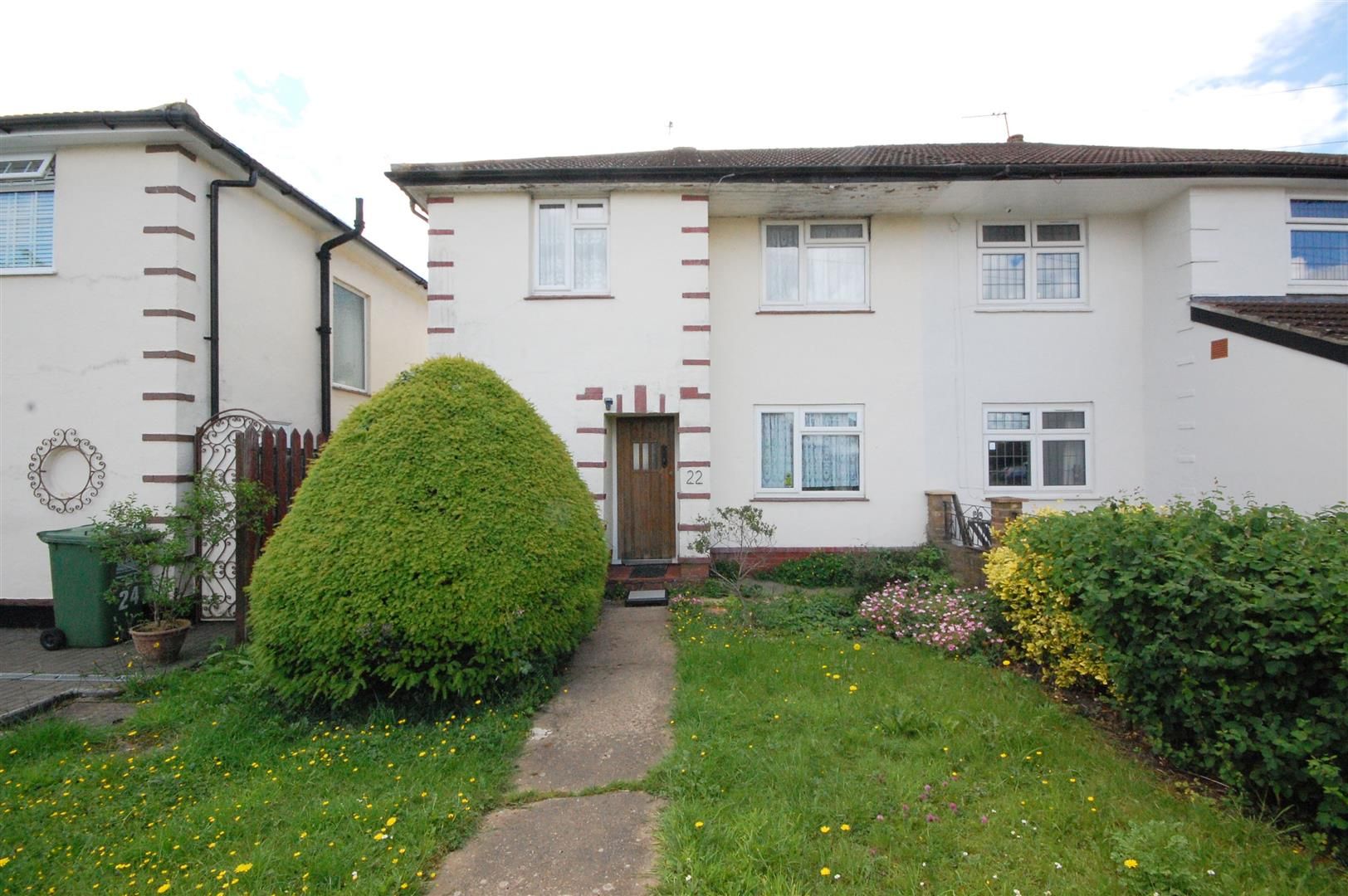 3 bed semidetached house for sale in The Drive, Goffs Oak, Waltham