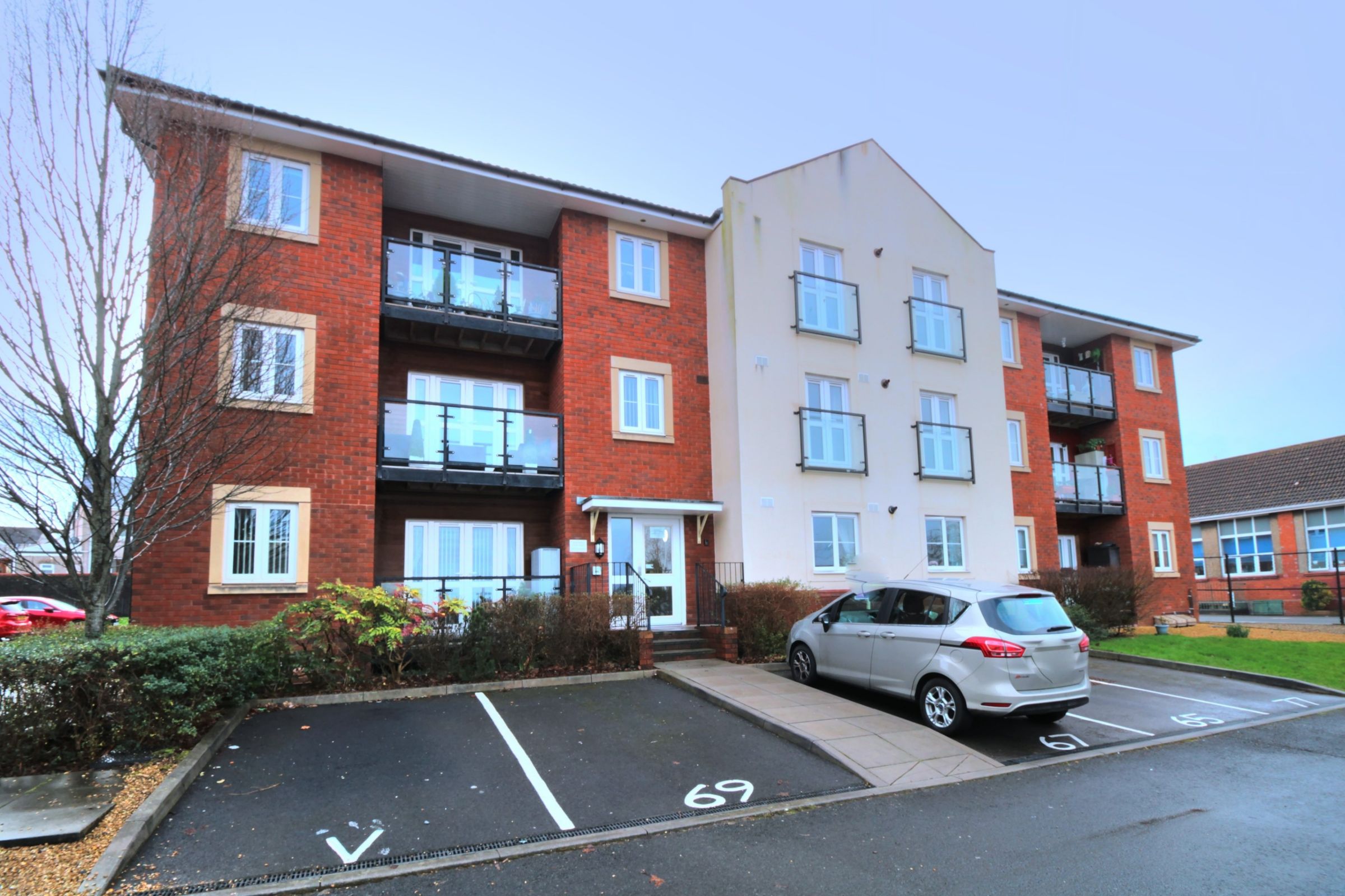 2 bed flat for sale in Heol Cae Tynewydd, Loughor, Swansea SA4 Zoopla