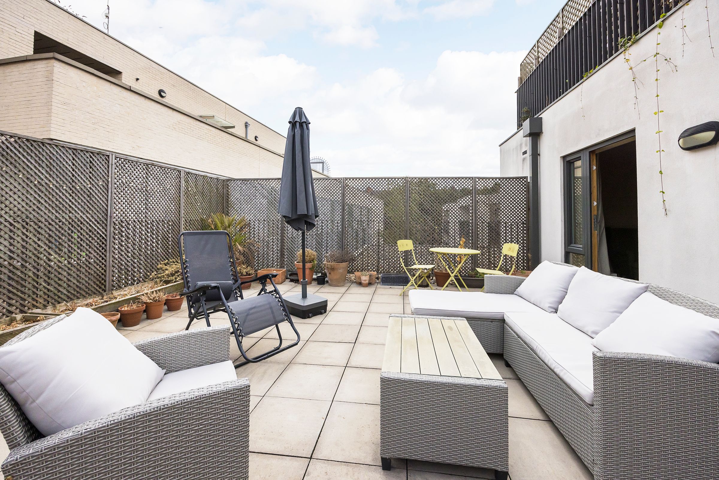 2 bed flat to rent in Baxter Court, Hackney/ London E8 Zoopla