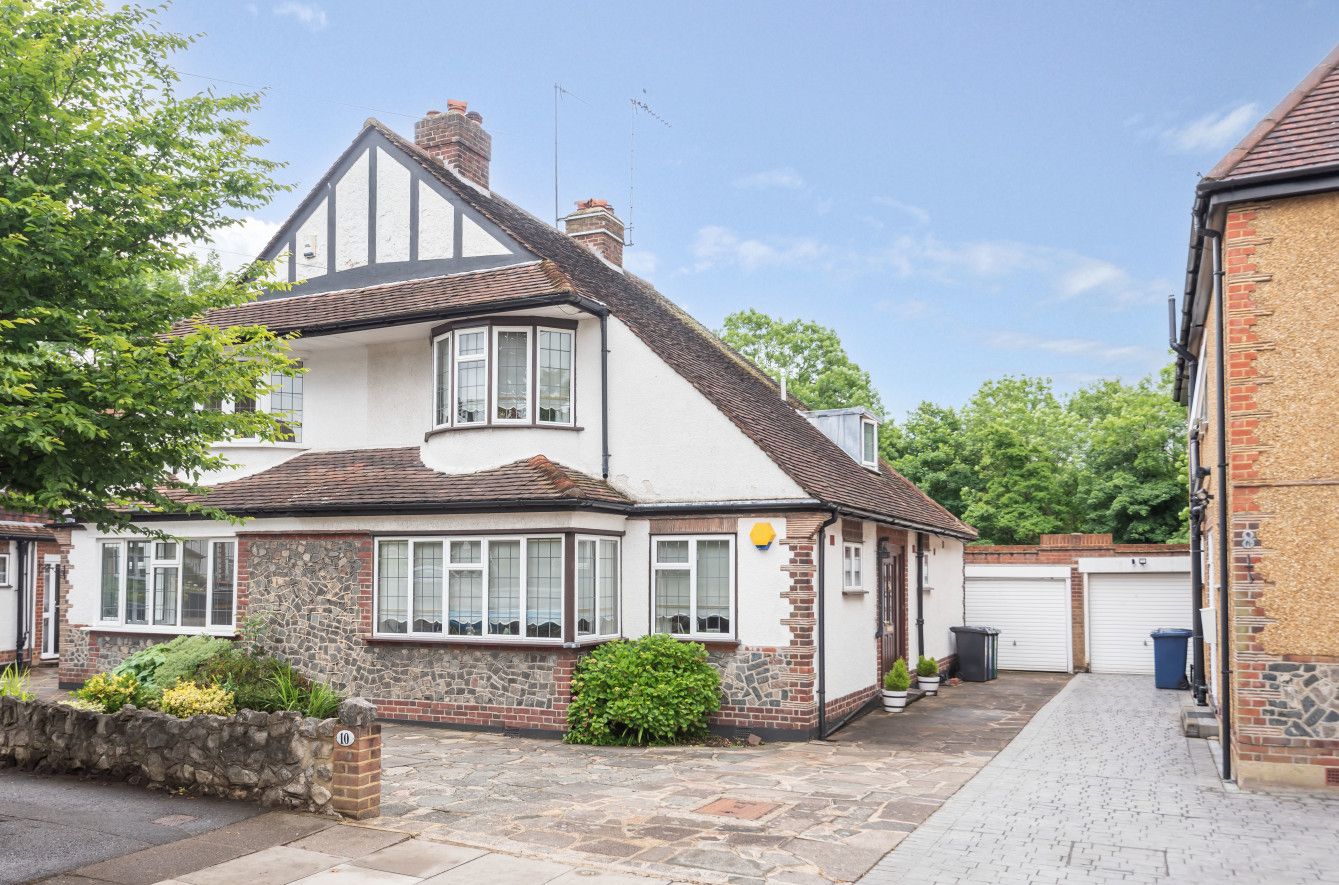 3 bed semidetached house for sale in Great Bushey Drive, London N20