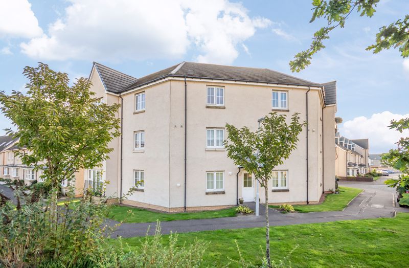 2 bed flat for sale in Place, Dunfermline KY11 Zoopla