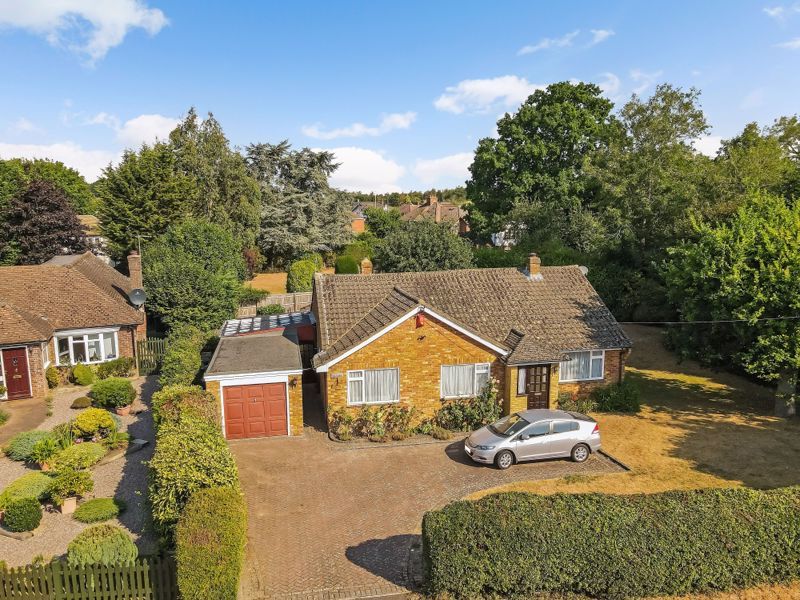 3 bed detached house for sale in Curzon Avenue, Hazlemere, High