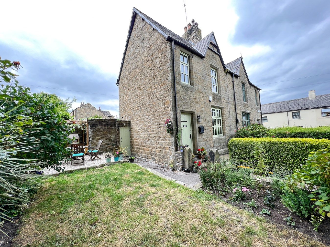 2 bed property for sale in Westgate, Almondbury, Huddersfield HD5 Zoopla