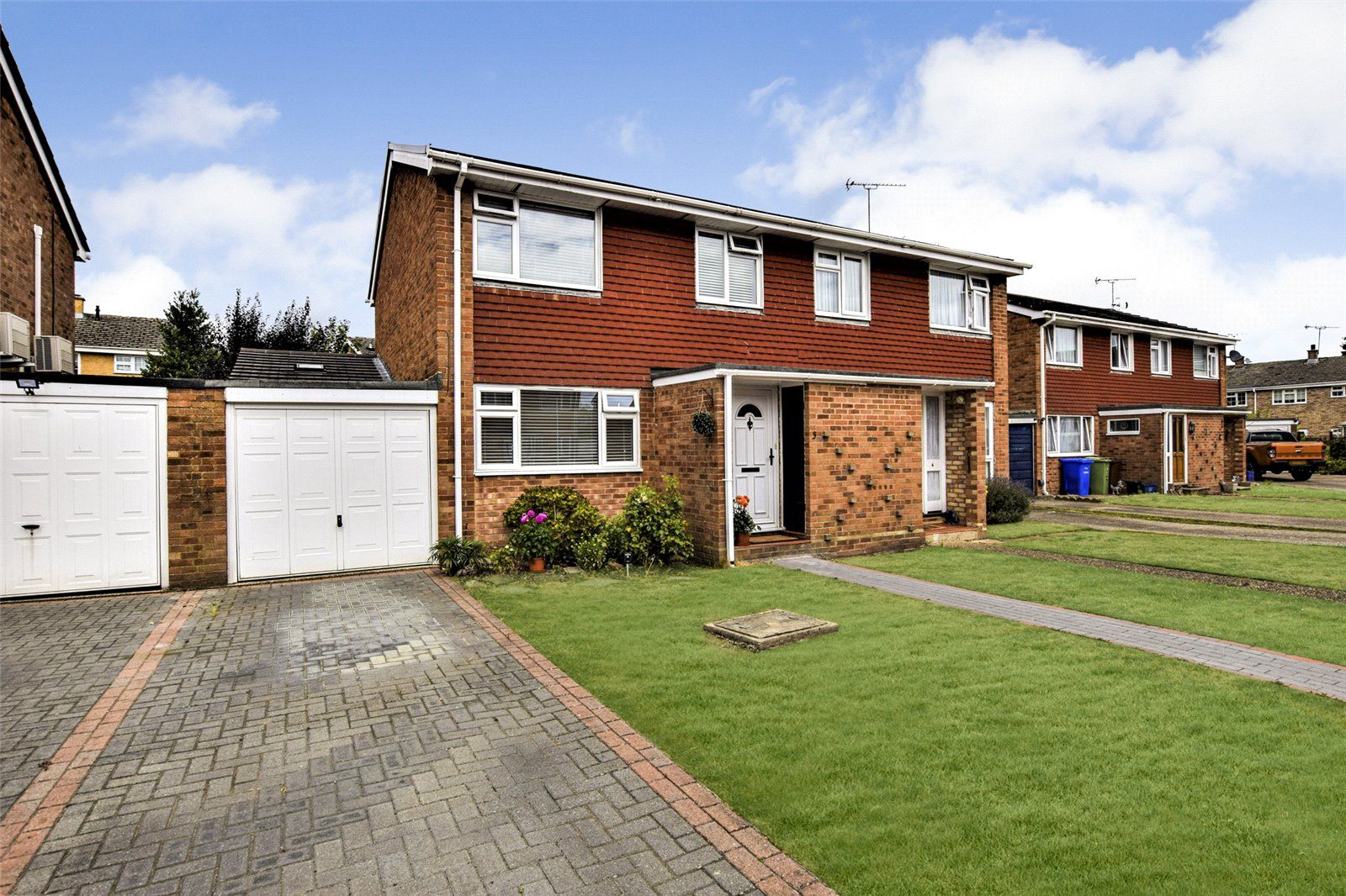 3 bed semidetached house for sale in Clandon Court, Farnborough GU14