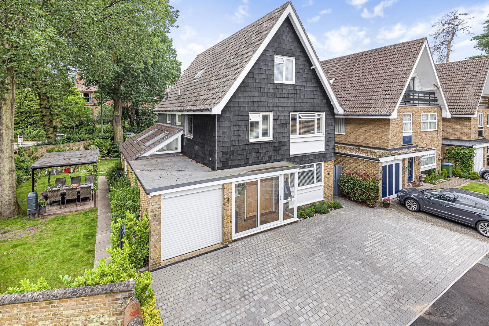 Fox Close, Weybridge KT13  