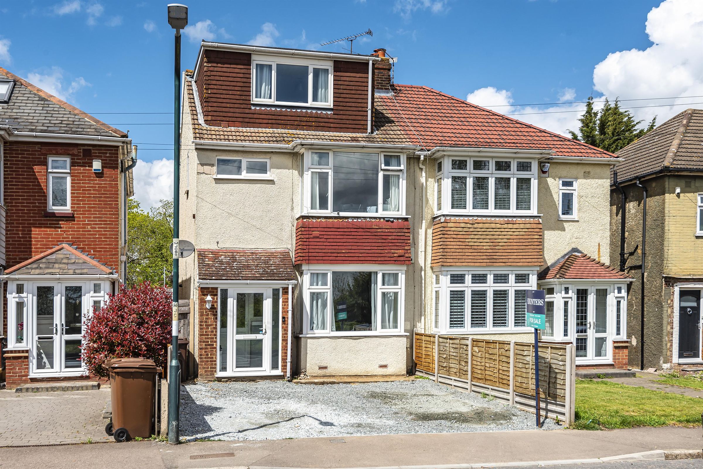 5 bed semidetached house for sale in Magpie Hall Road, Chatham ME4