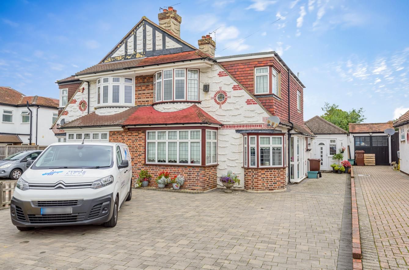 5 bed semidetached house for sale in Chadacre Road, Stoneleigh, Epsom